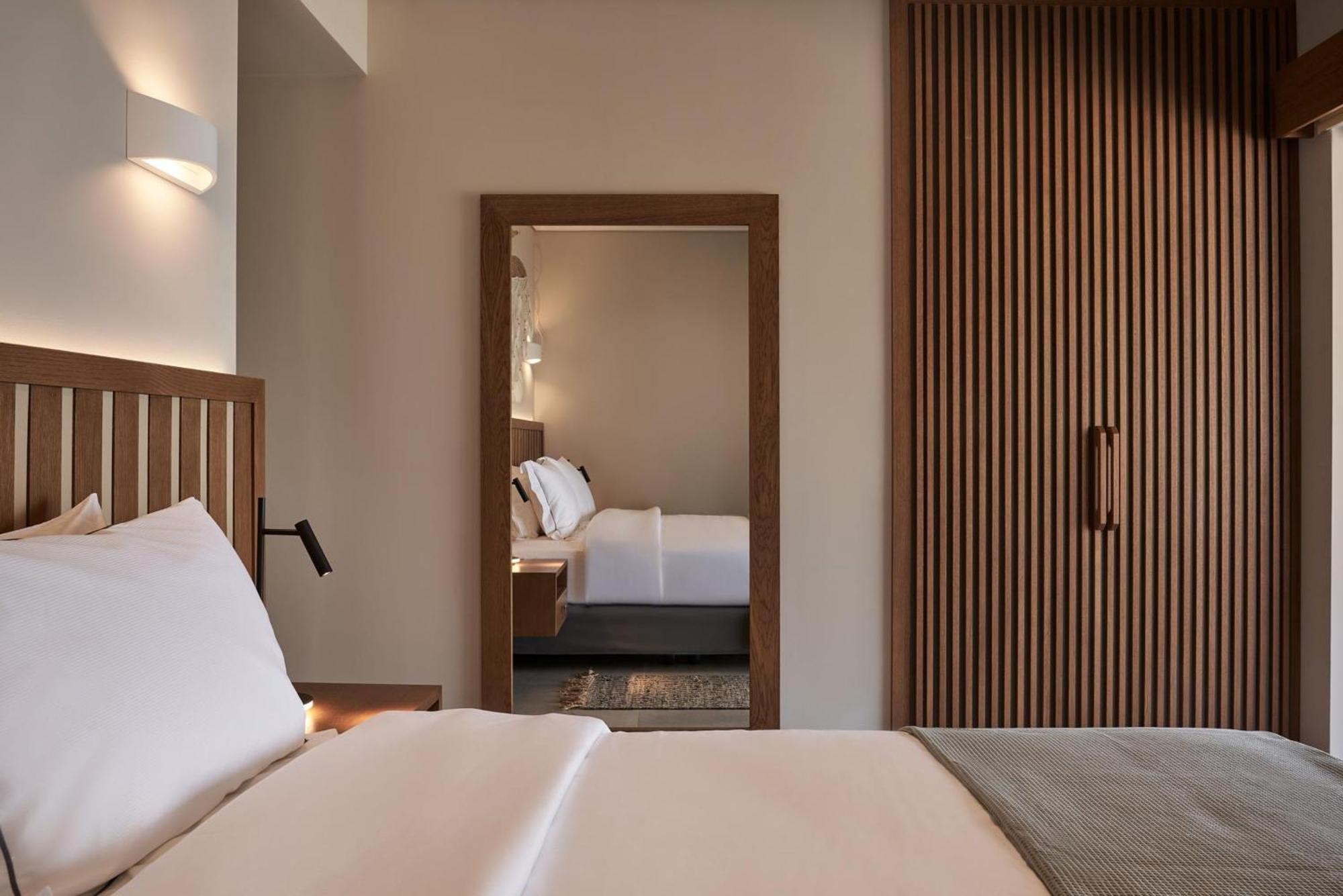 Beachfront Alassa With Private Pools Βίλα