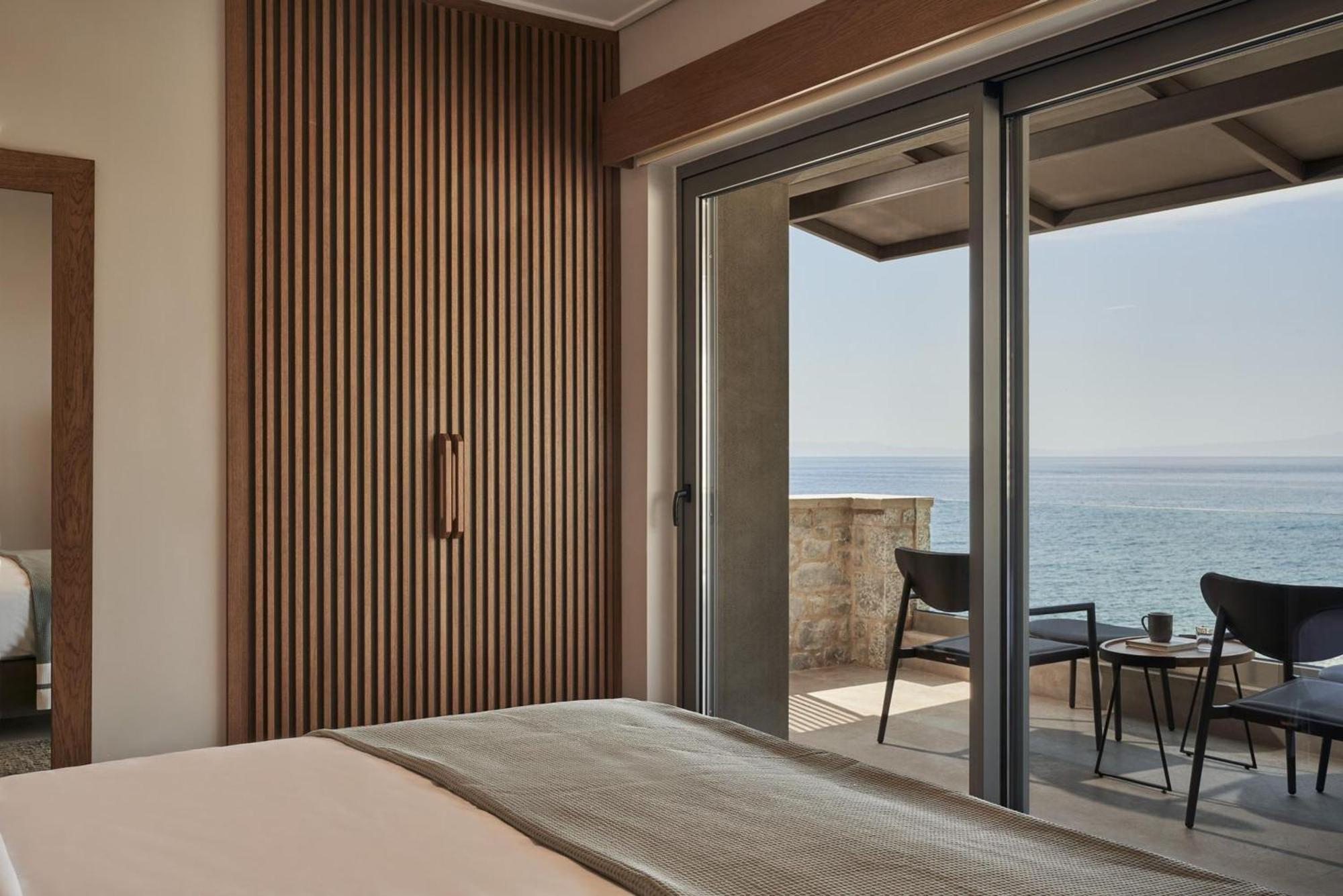 Beachfront Alassa With Private Pools Βίλα